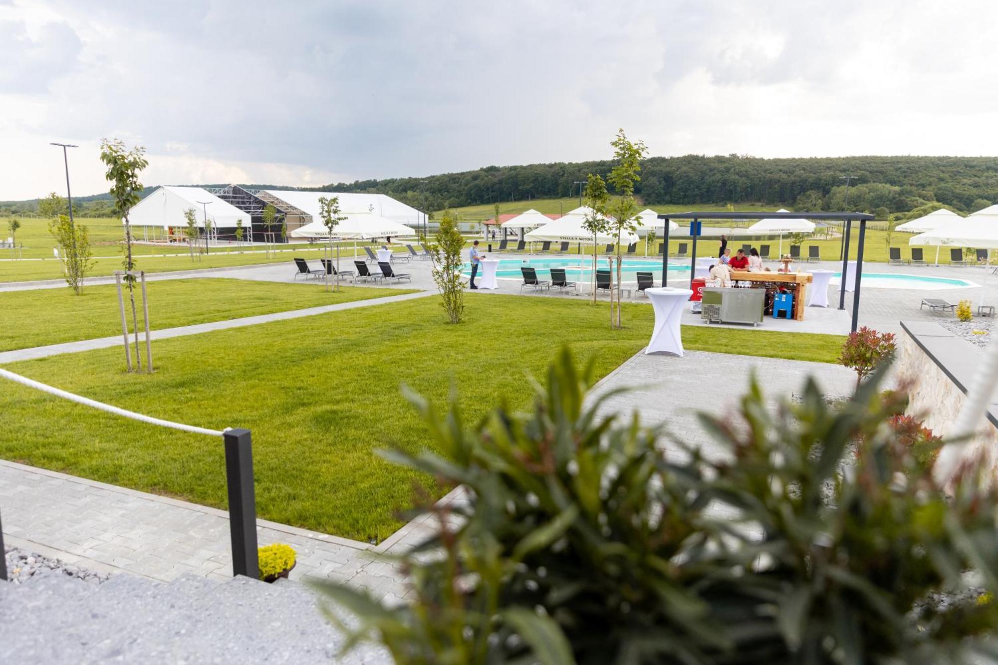 Complex Acom Hotel ไบเลเฟลิกซ์ ภายนอก รูปภาพ